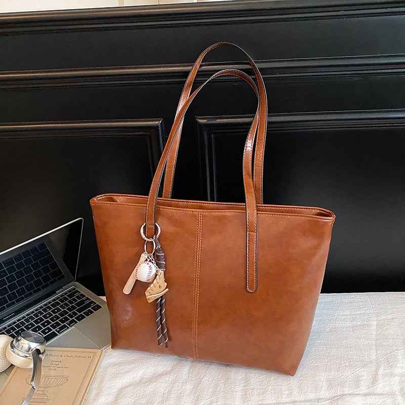 Tote bag for women in autumn and winter,  version, large-capacity women's bag, single-shoulder bag, oil leather handbag