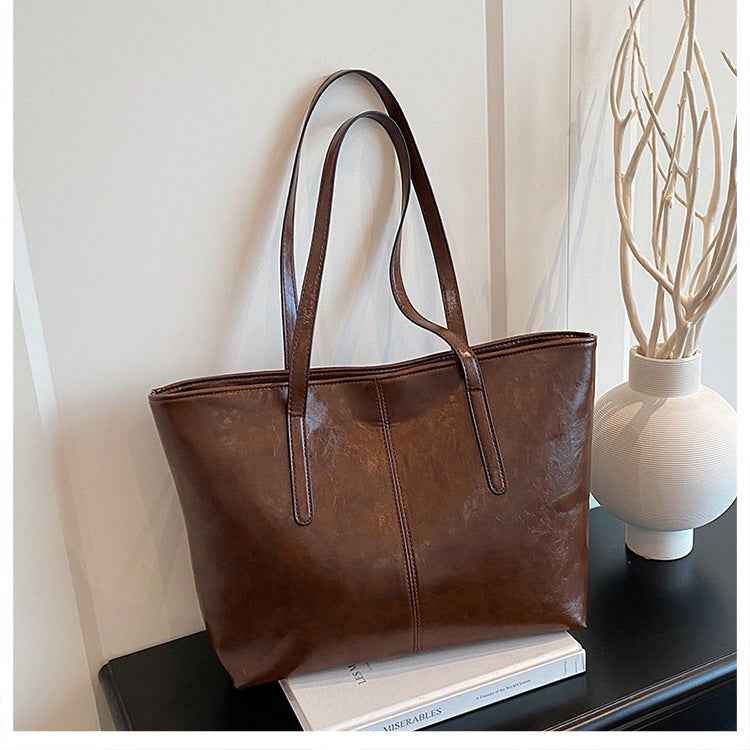 Tote bag for women in autumn and winter,  version, large-capacity women's bag, single-shoulder bag, oil leather handbag