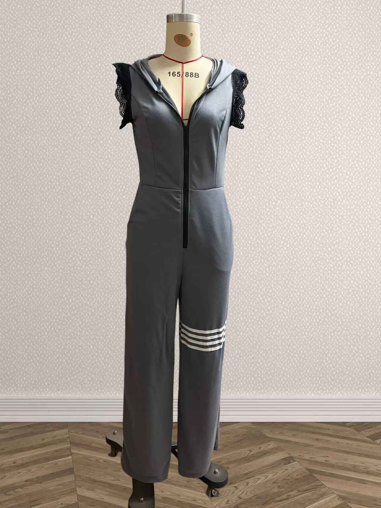 New Style Sporty Retro Lace Striped Sleeveless Hooded Jumpsuit