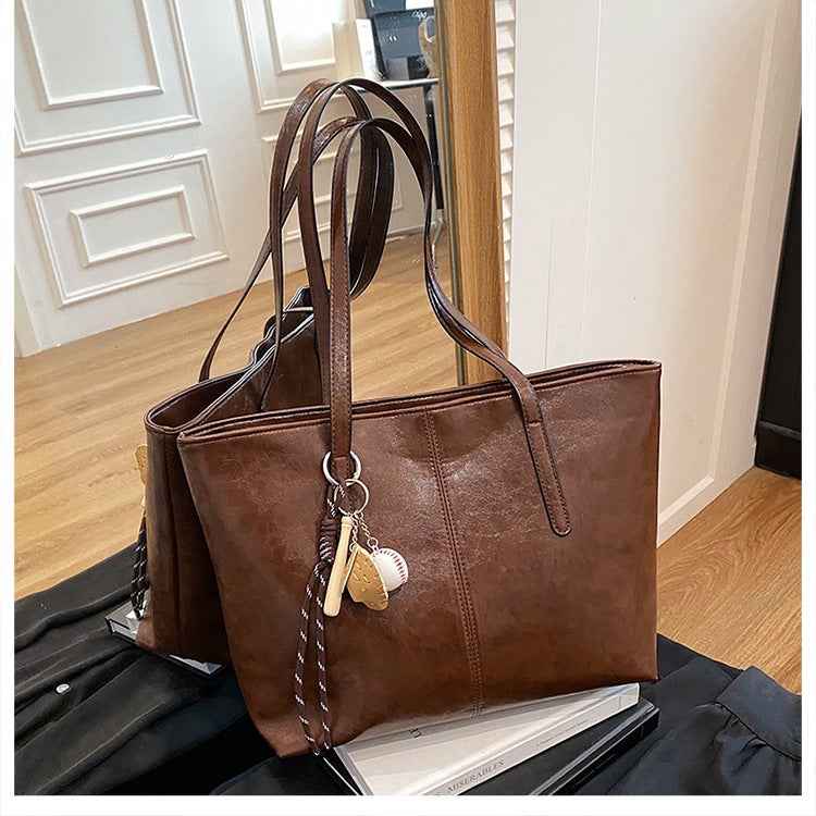 Tote bag for women in autumn and winter,  version, large-capacity women's bag, single-shoulder bag, oil leather handbag